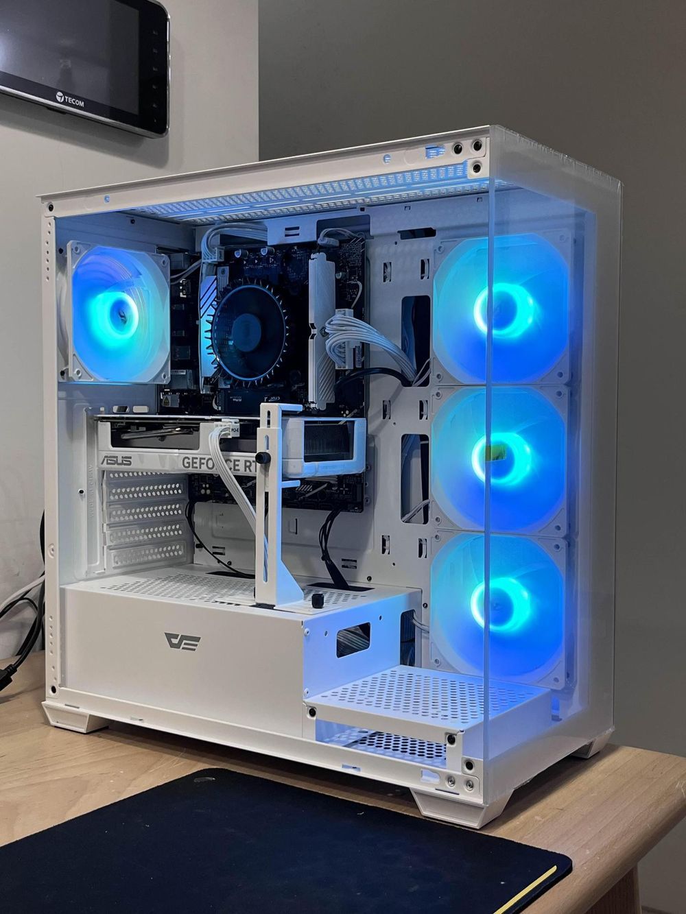 darkFlash DS900 平價又有誠意，簡單、實用、兼具顏值的全景海景機殼!