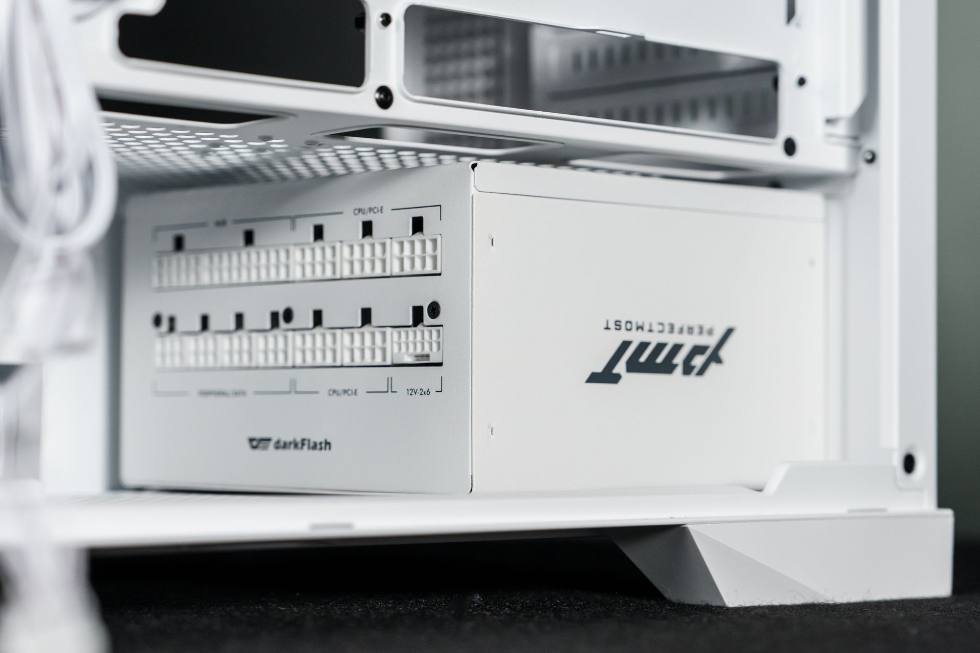 PMT 850W 電源供應器