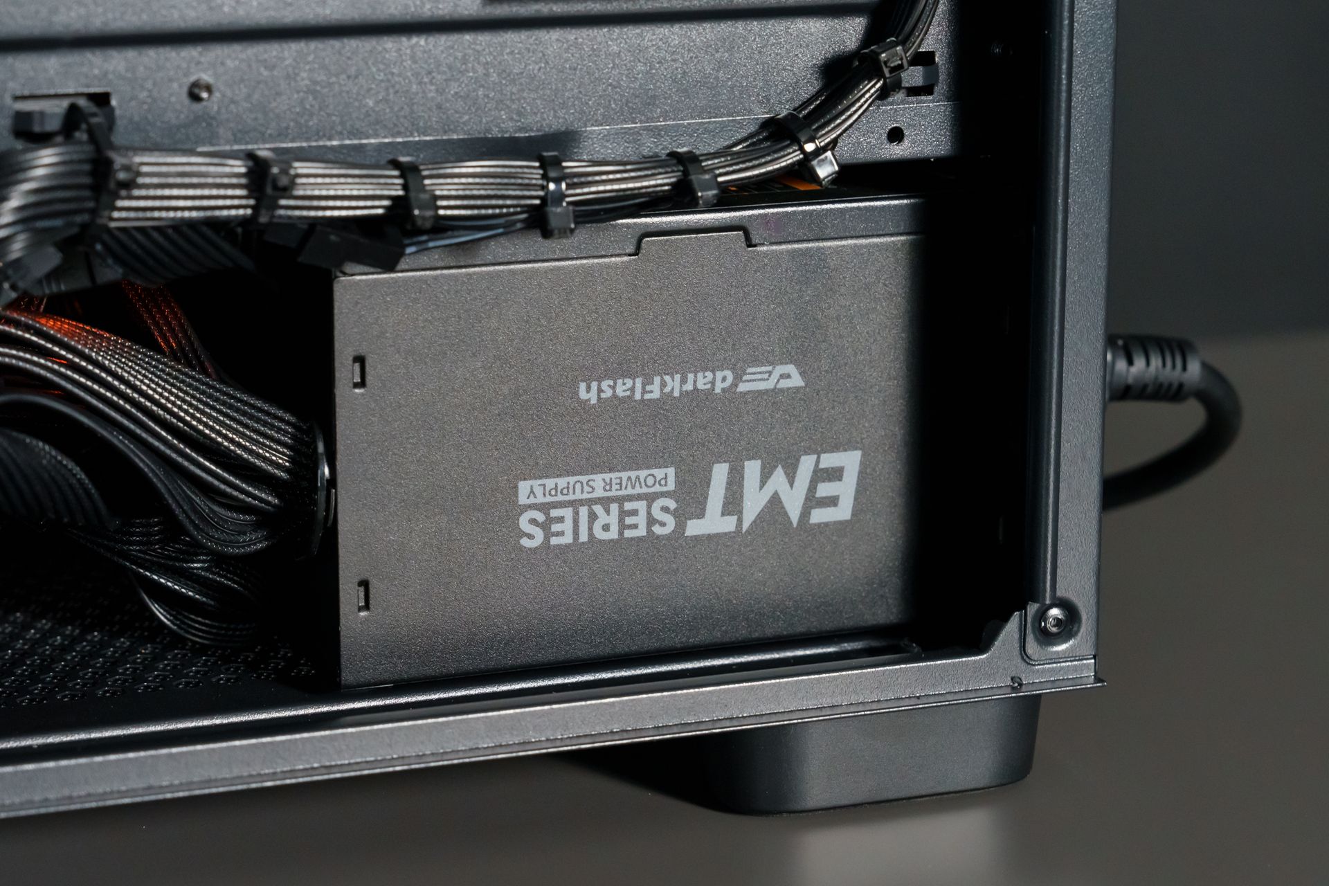 EMT 650W 電源供應器