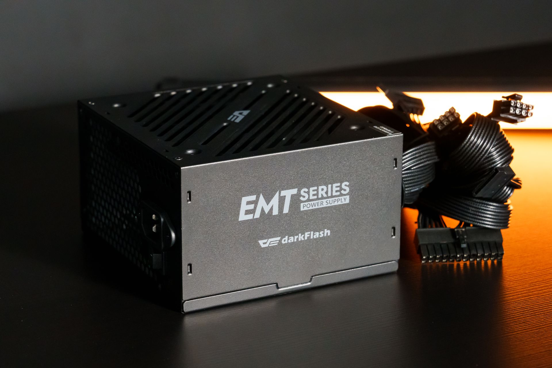 EMT 650W 電源供應器