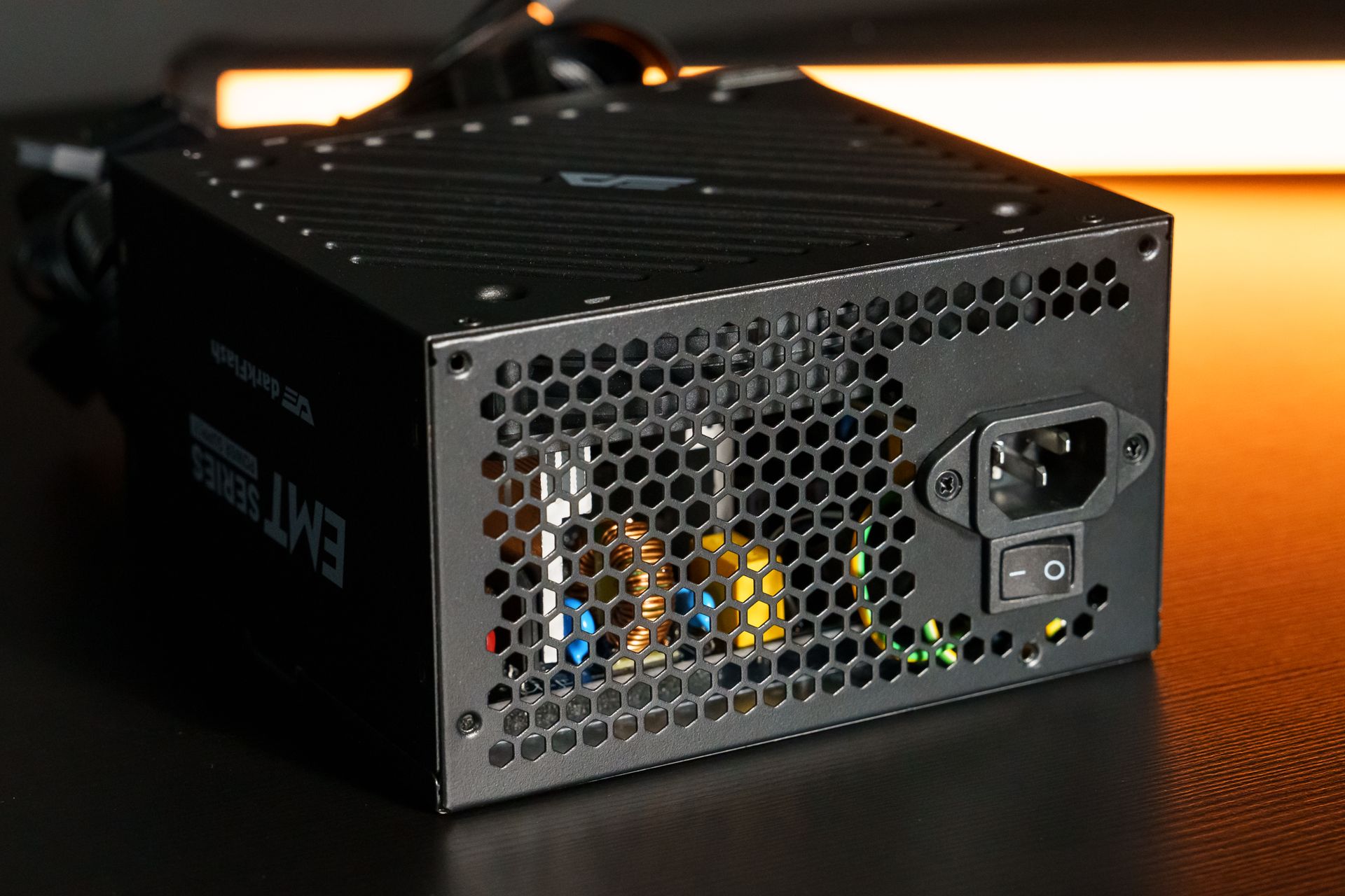 EMT 650W 電源供應器