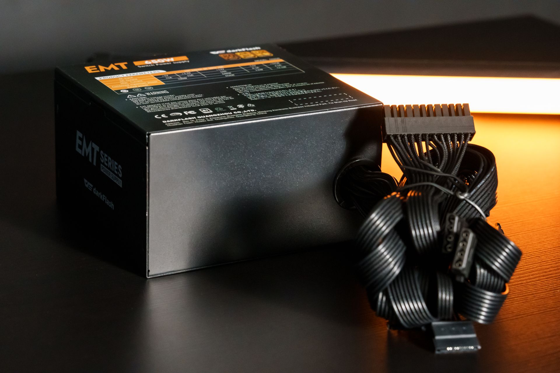 EMT 650W 電源供應器