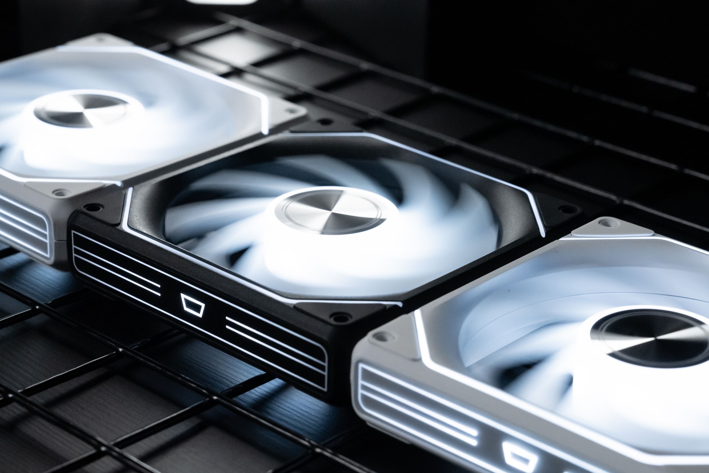 【買三送一】 G24 Gauss ARGB  磁軌風扇