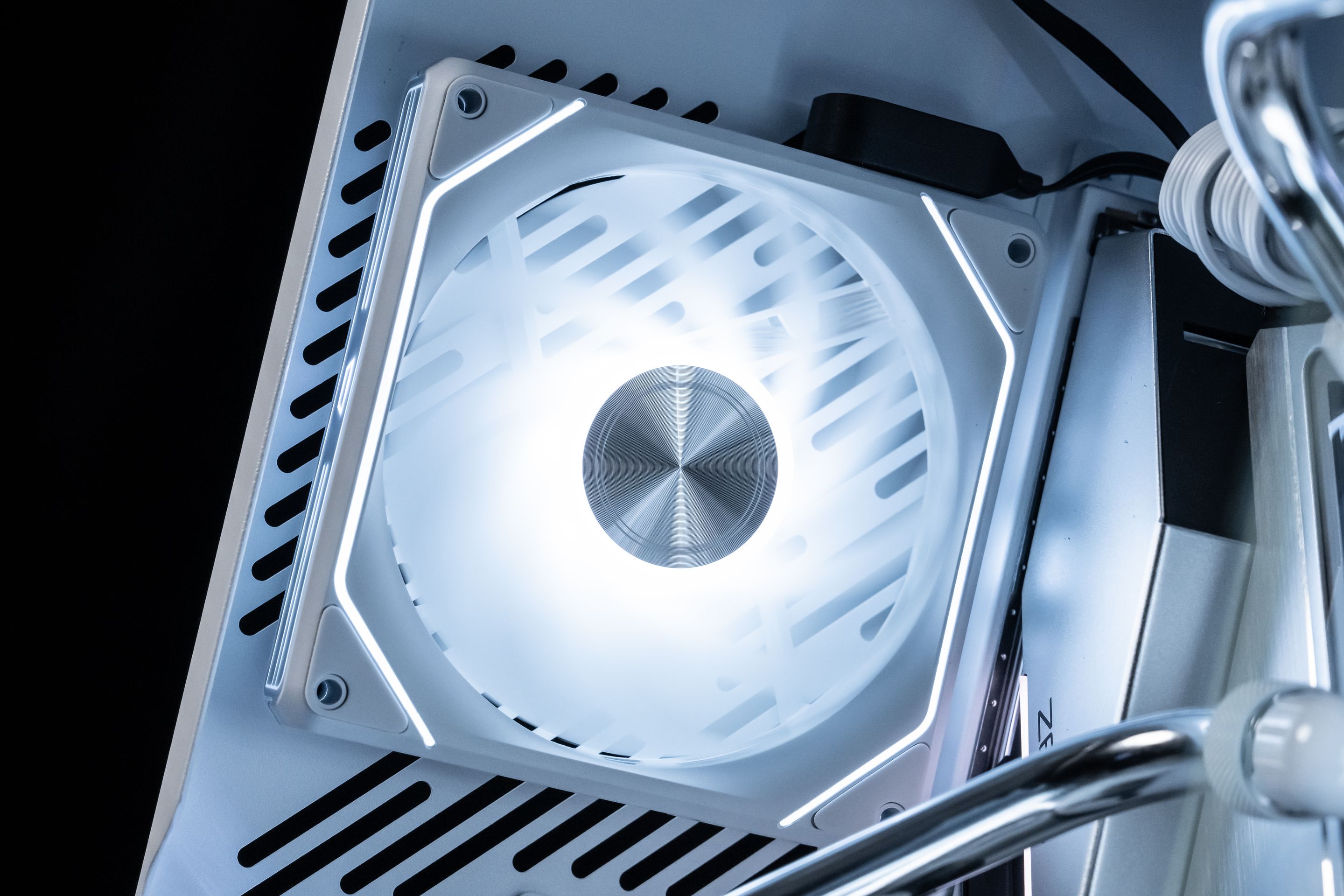 【買三送一】 G24 Gauss ARGB  磁軌風扇