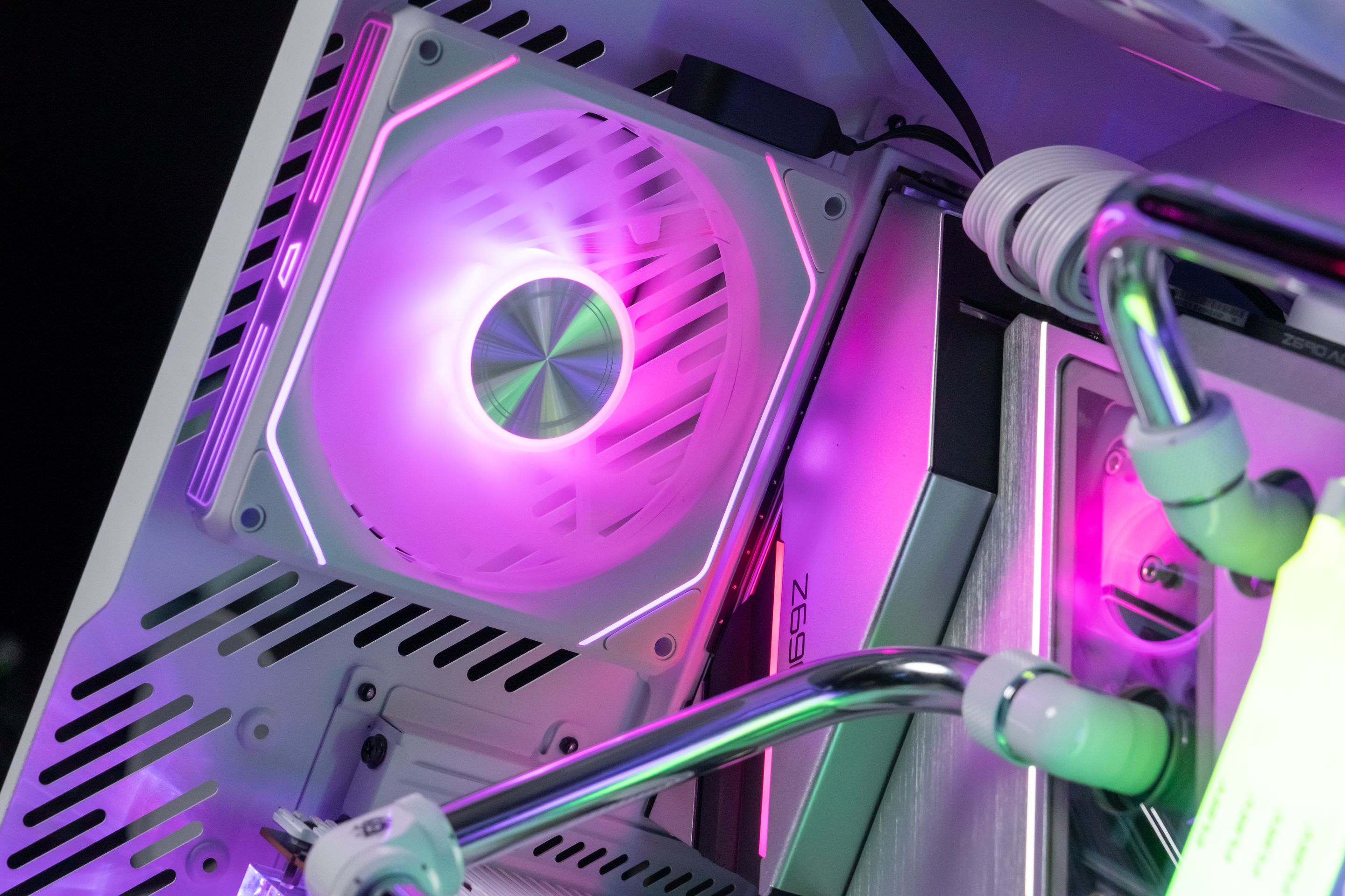 【買三送一】 G24 Gauss ARGB  磁軌風扇