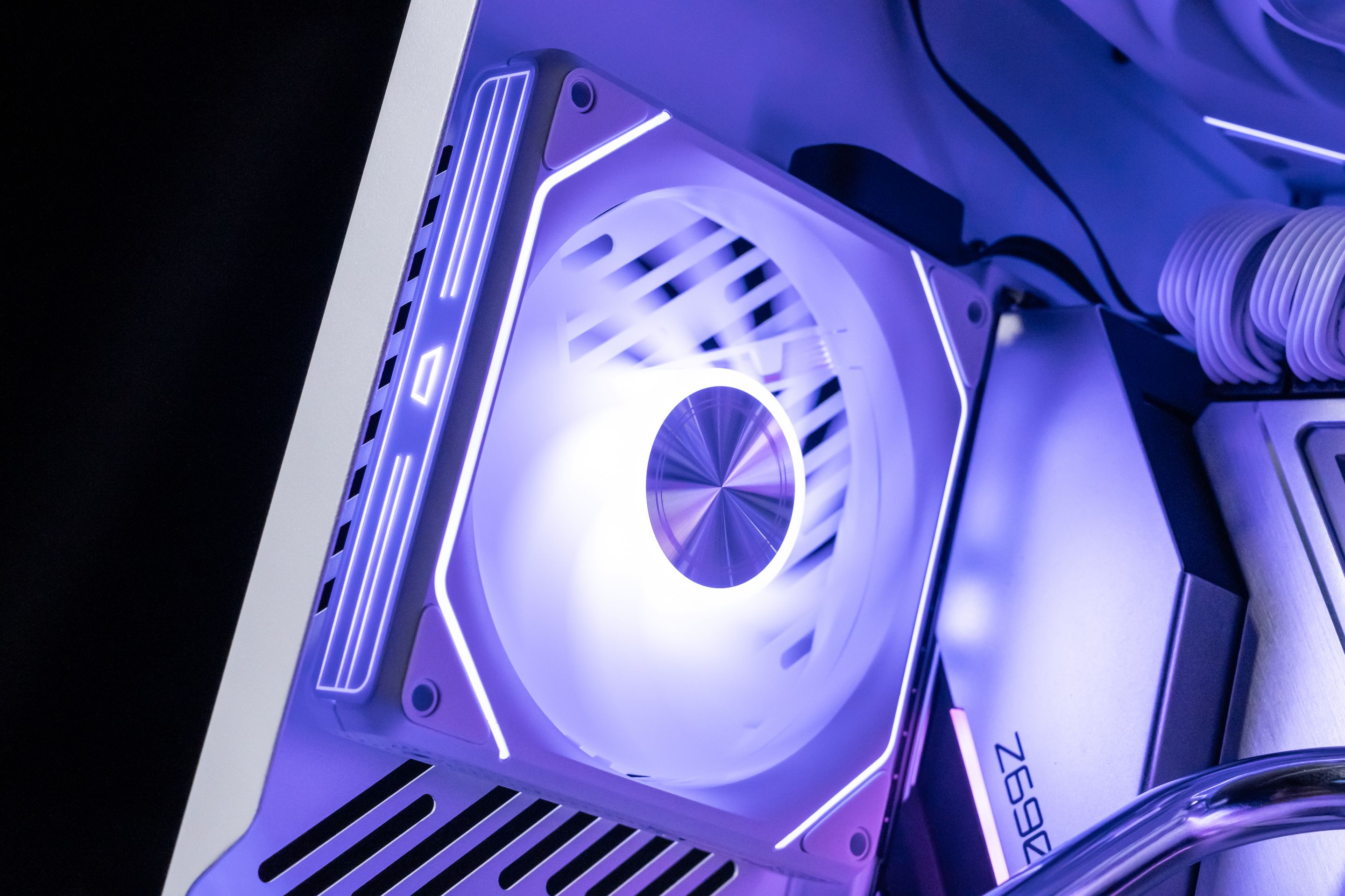 【買三送一】 G24 Gauss ARGB  磁軌風扇